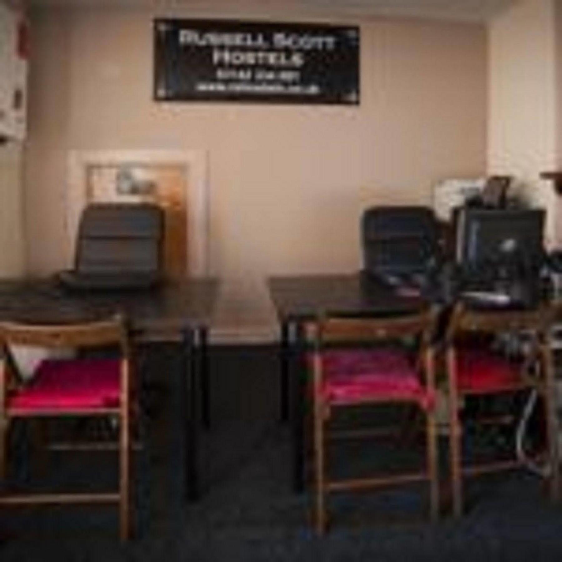 Russell Scott Backpackers - Sheffield Hostel Bagian luar foto
